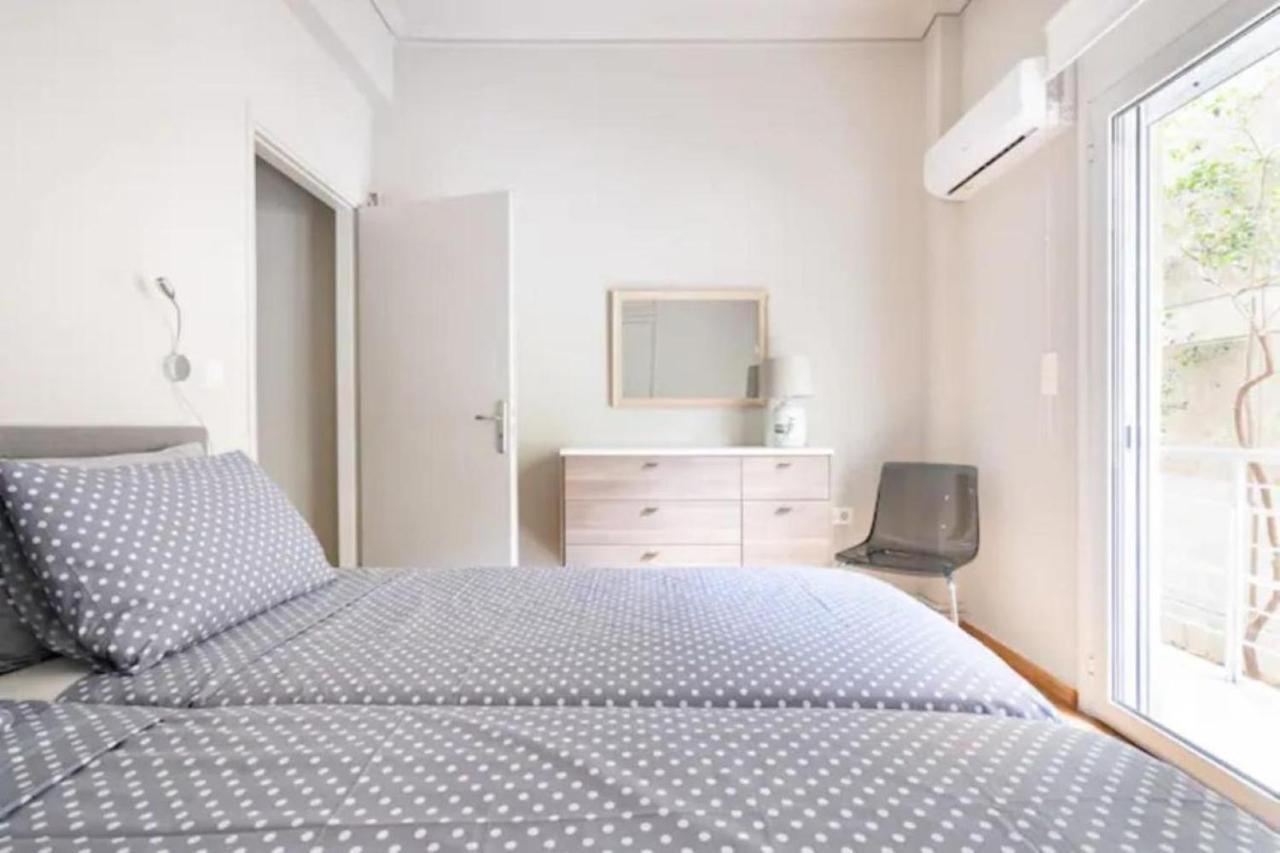 Flisvos Marina Refurbished Apartment Athens Exterior photo